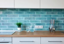 Paraschizzi per cucina: come scegliere la soluzione ideale paraschizzi per cucina