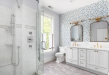 Carta da parati in bagno: soluzioni tecniche e materiali resistenti Carta da parati in bagno